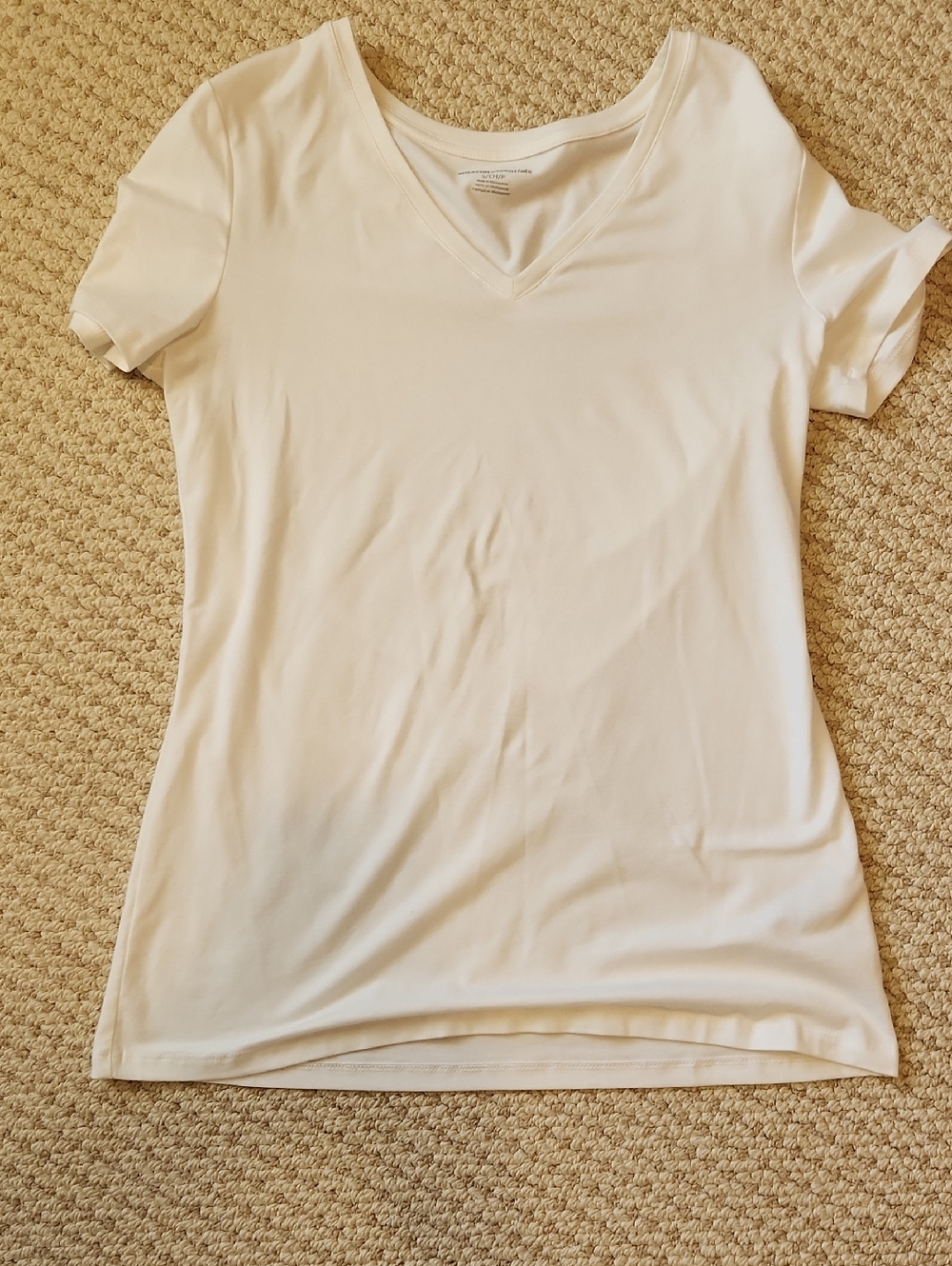 Amazon Essentials Women's White V-Neck Short Sleeve Tee